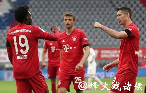 德甲-穆勒戴维斯传射莱万破门 拜仁5-2法兰克福