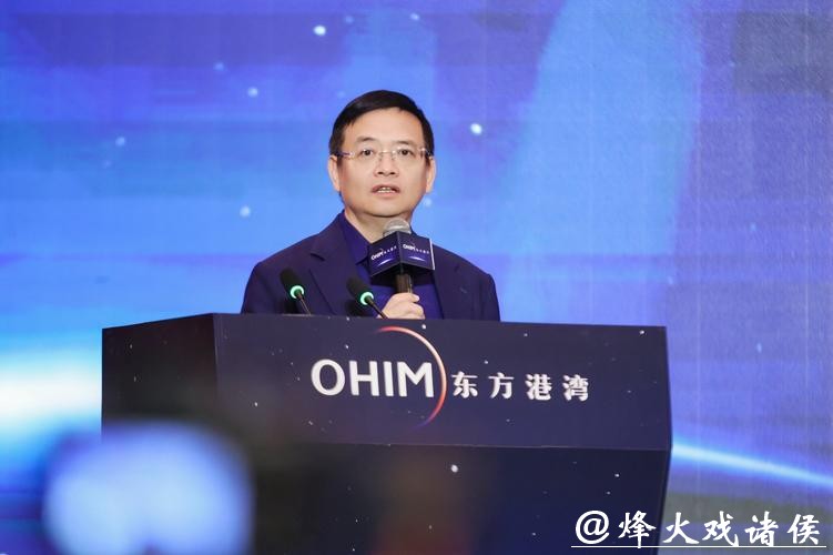 视频|东方港湾但斌贺新春：2026年很可能成为AI应用的爆发之年 错失时代风险远大于泡沫担忧