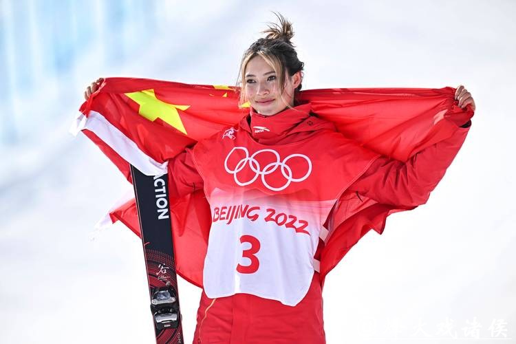 谷爱凌摘银无憾 速滑女子1000米连破纪录